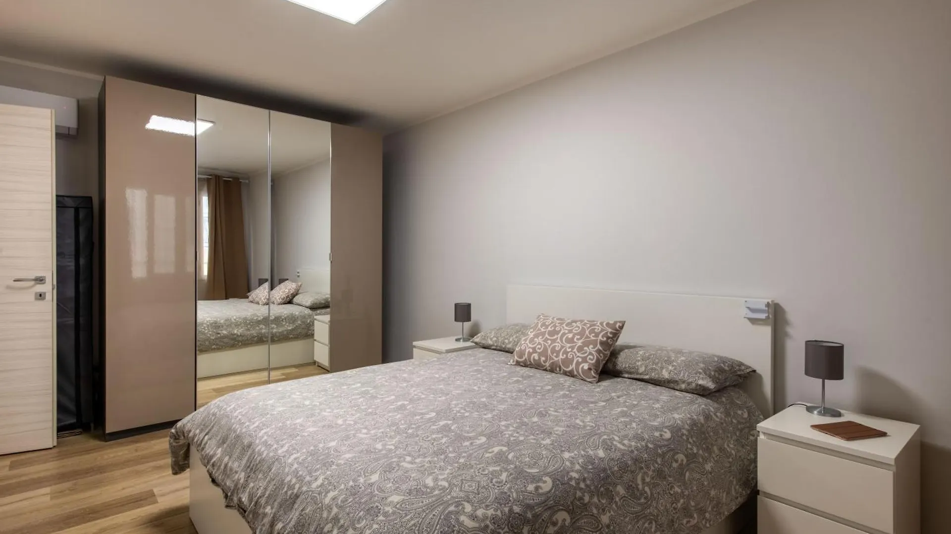 Villareale Flat - Palermo City Center Free Parking 0*,  Italia